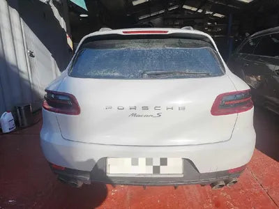 2015 Porsche Macan VIN: