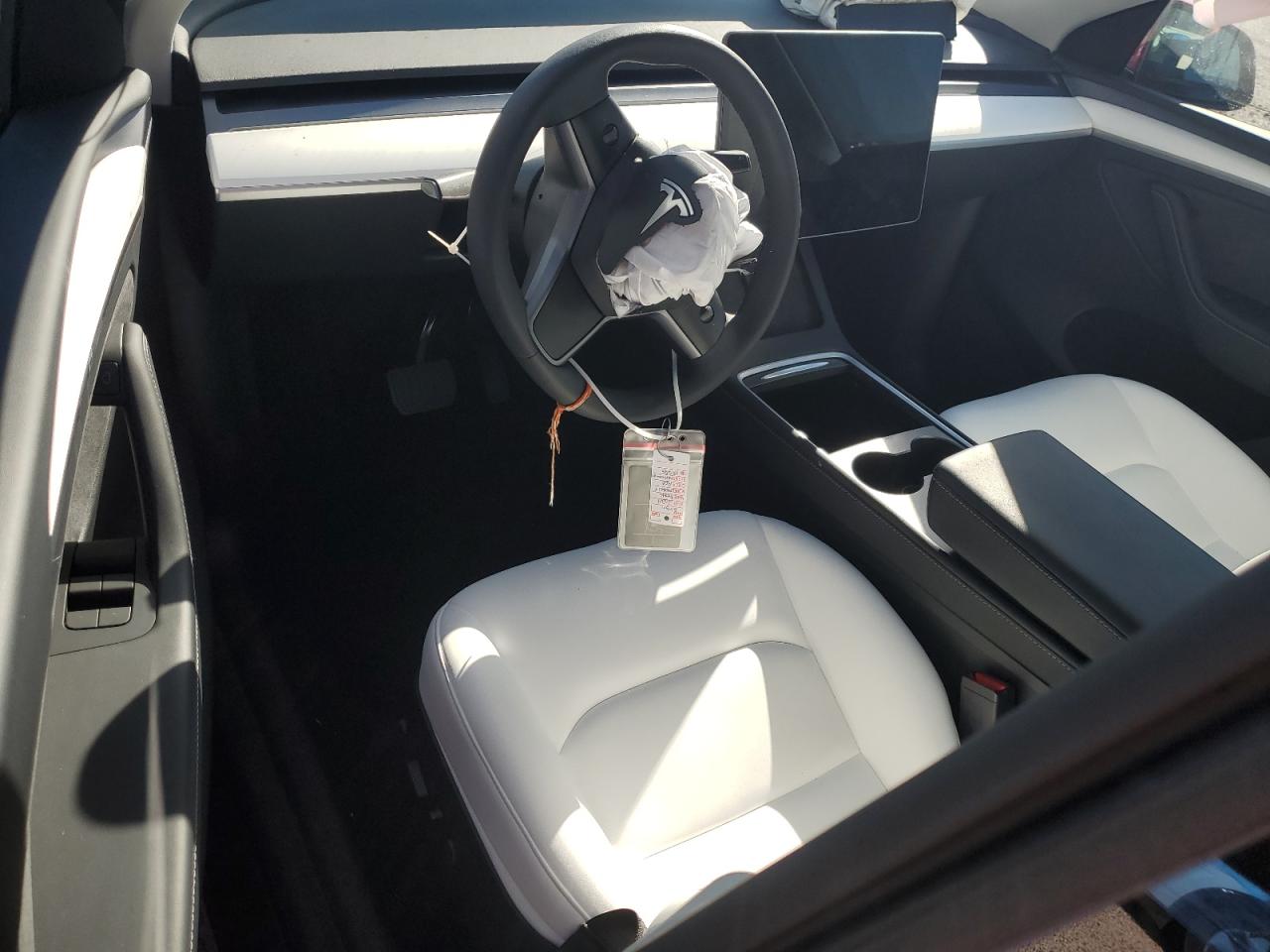 2024 TESLA MODEL Y  VIN:7SAYGDEE8RA308557