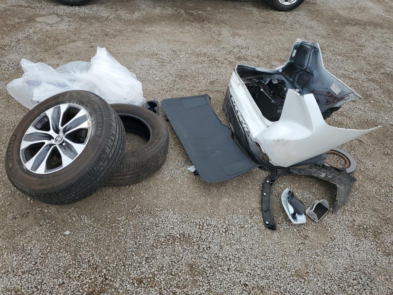 2022 TOYOTA HIGHLANDER XLE VIN:5TDGZRAH2NS559843