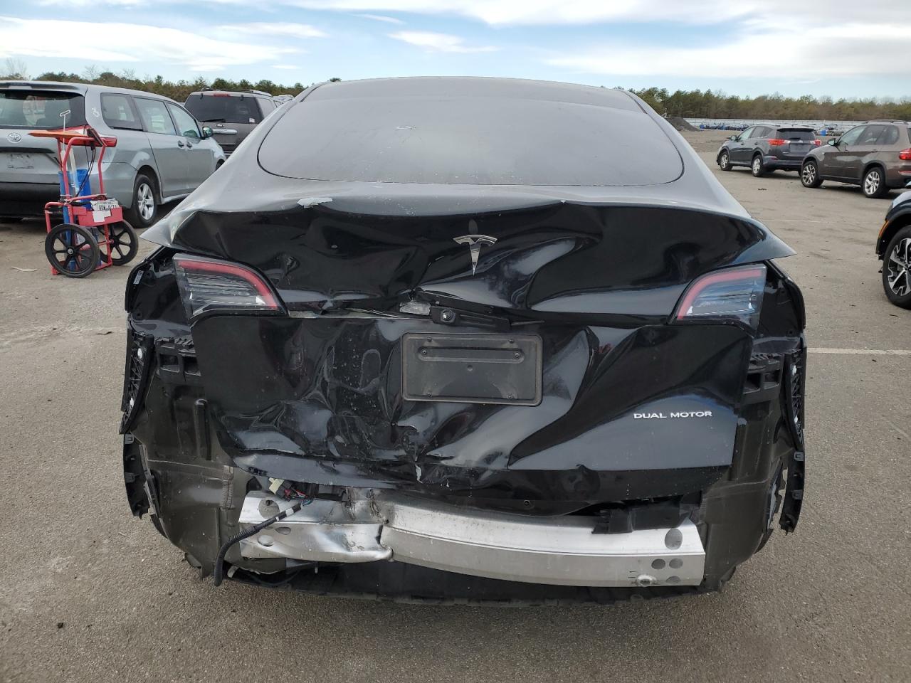 2023 TESLA MODEL Y  VIN:7SAYGDEE7PA183516