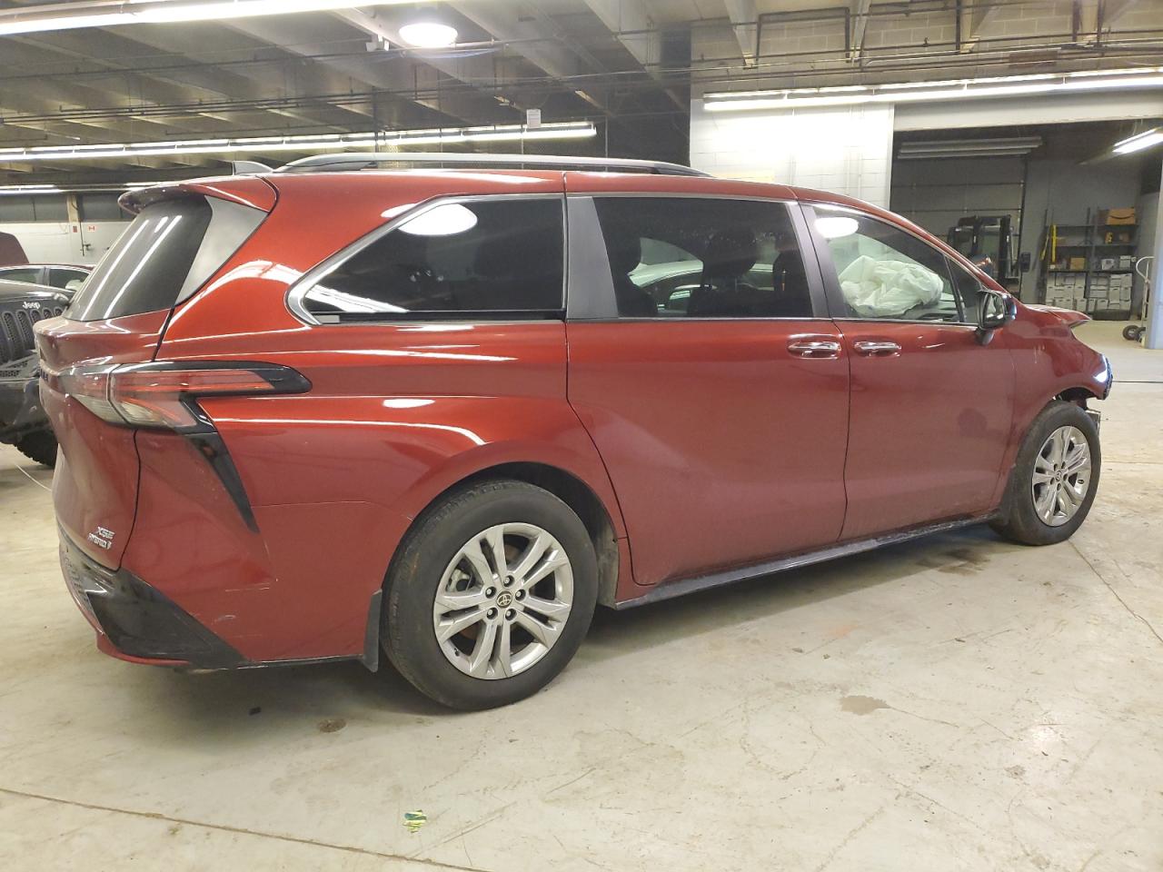 2022 TOYOTA SIENNA XSE VIN:5TDXSKFC1NS069404