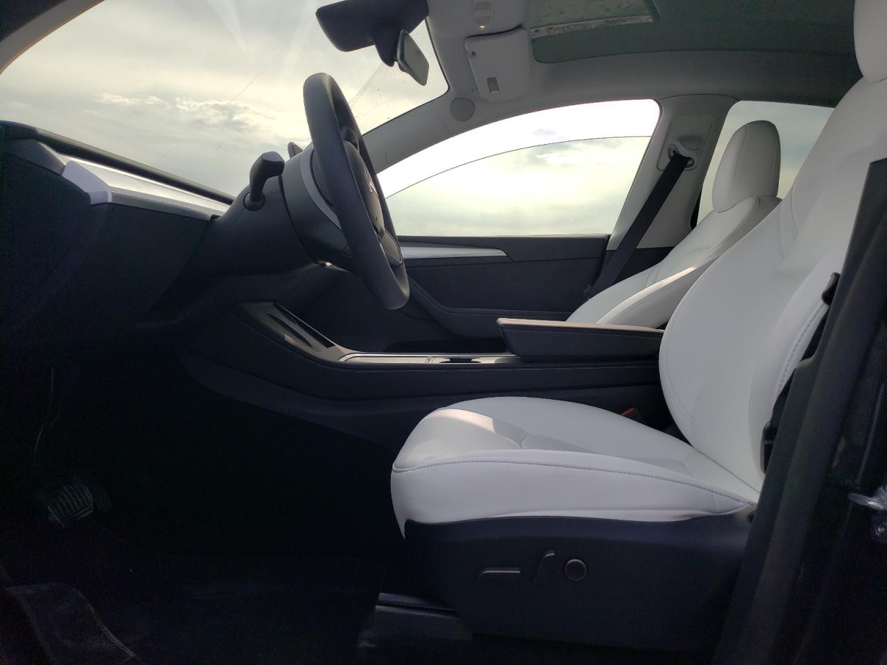 2024 TESLA MODEL Y  VIN:7SAYGDEE8RF080062