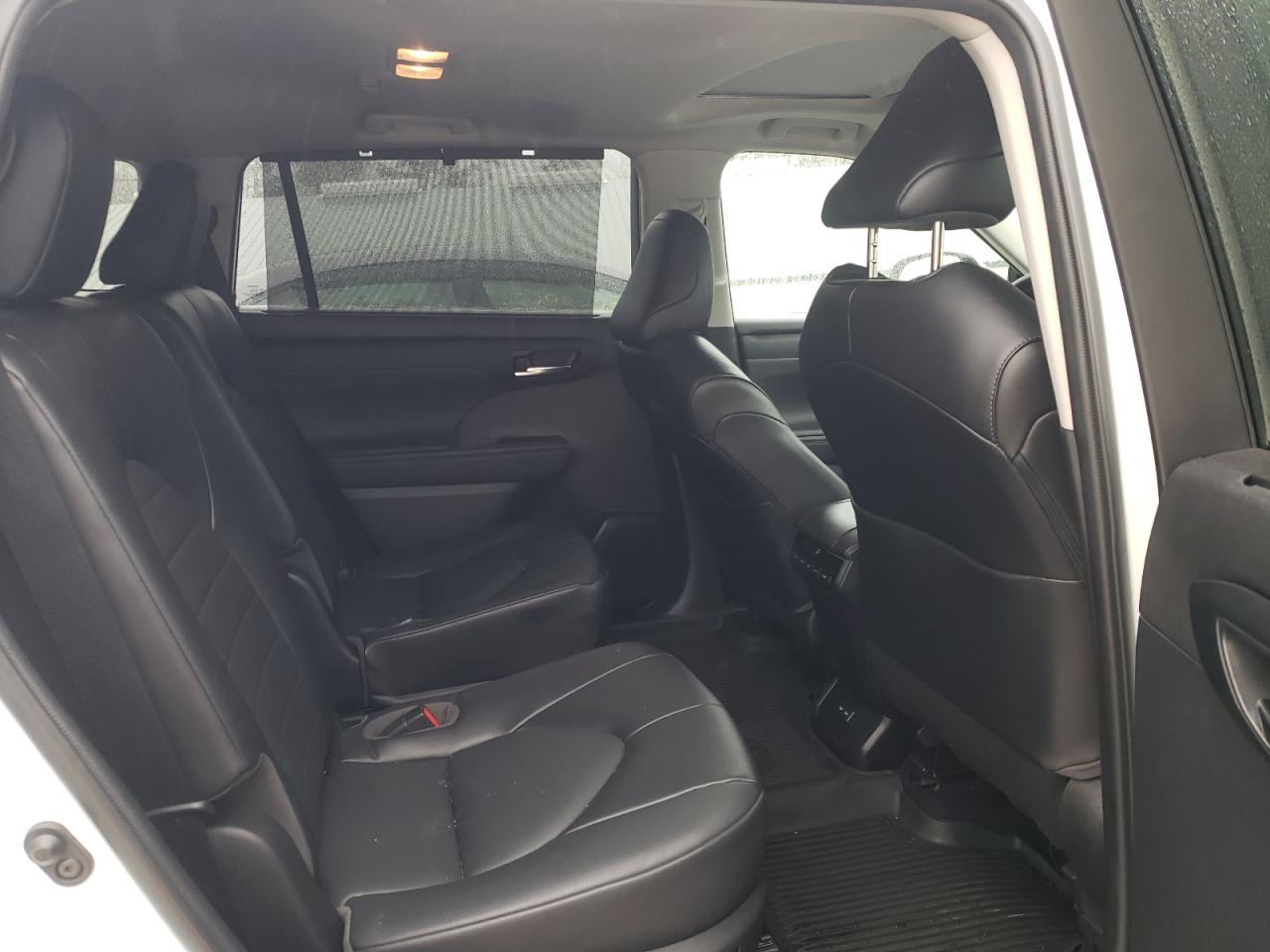 2022 TOYOTA HIGHLANDER XLE VIN:5TDGZRBHXNS579496