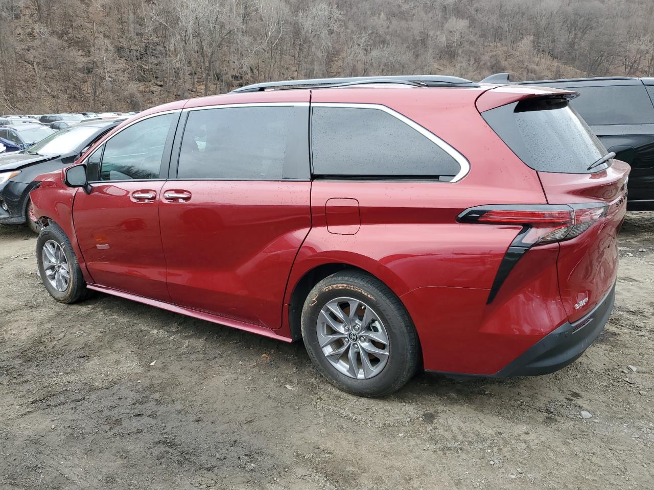 2022 TOYOTA SIENNA XLE VIN:5TDYRKEC8NS130037