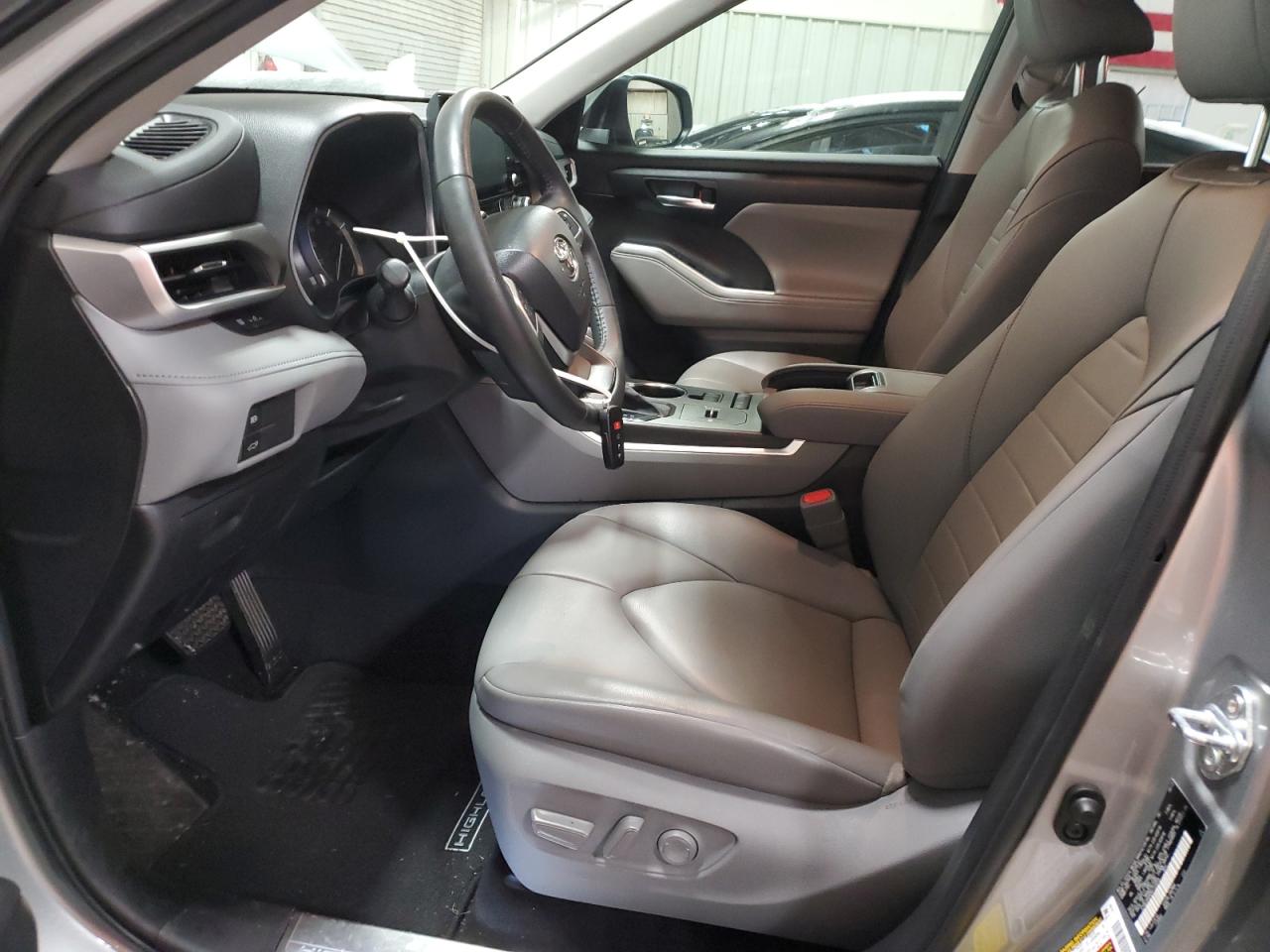 2022 TOYOTA HIGHLANDER XLE VIN:5TDGZRAH6NS133959