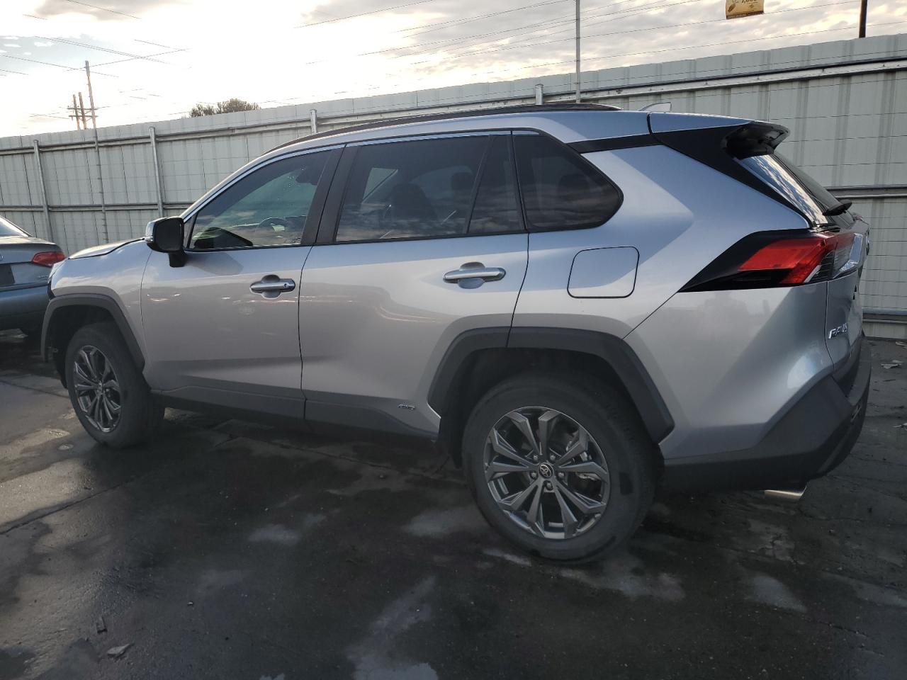 2022 TOYOTA RAV4 XLE PREMIUM VIN:4T3B6RFV2NU095758