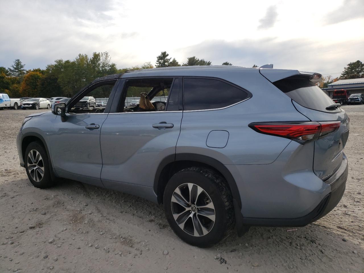 2022 TOYOTA HIGHLANDER XLE VIN:5TDGZRBH2NS244586