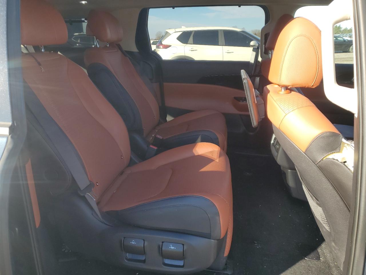 2024 KIA CARNIVAL SX VIN:KNDNE5H36R6404143