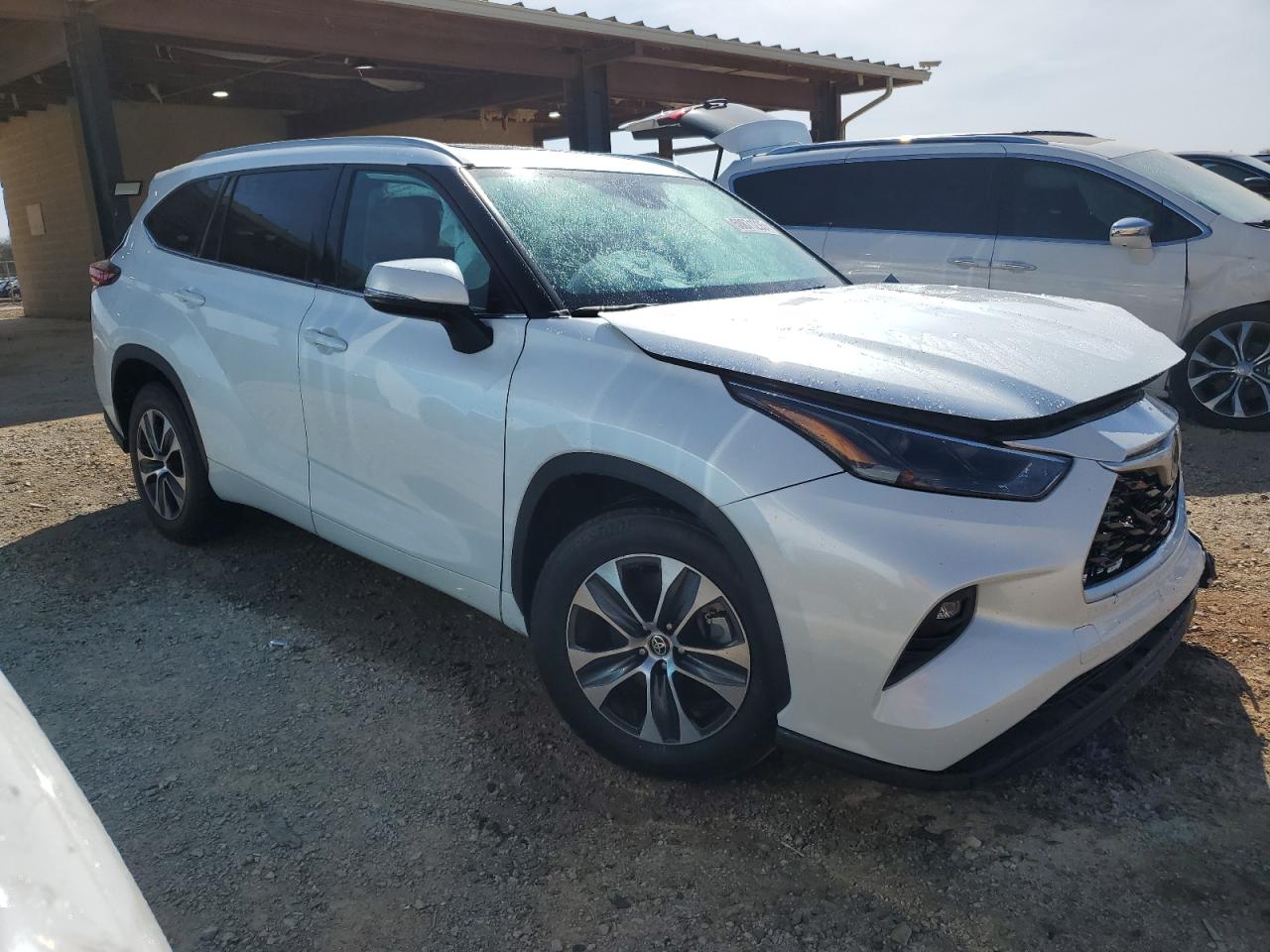 2022 TOYOTA HIGHLANDER XLE VIN:5TDGZRAH9NS092131