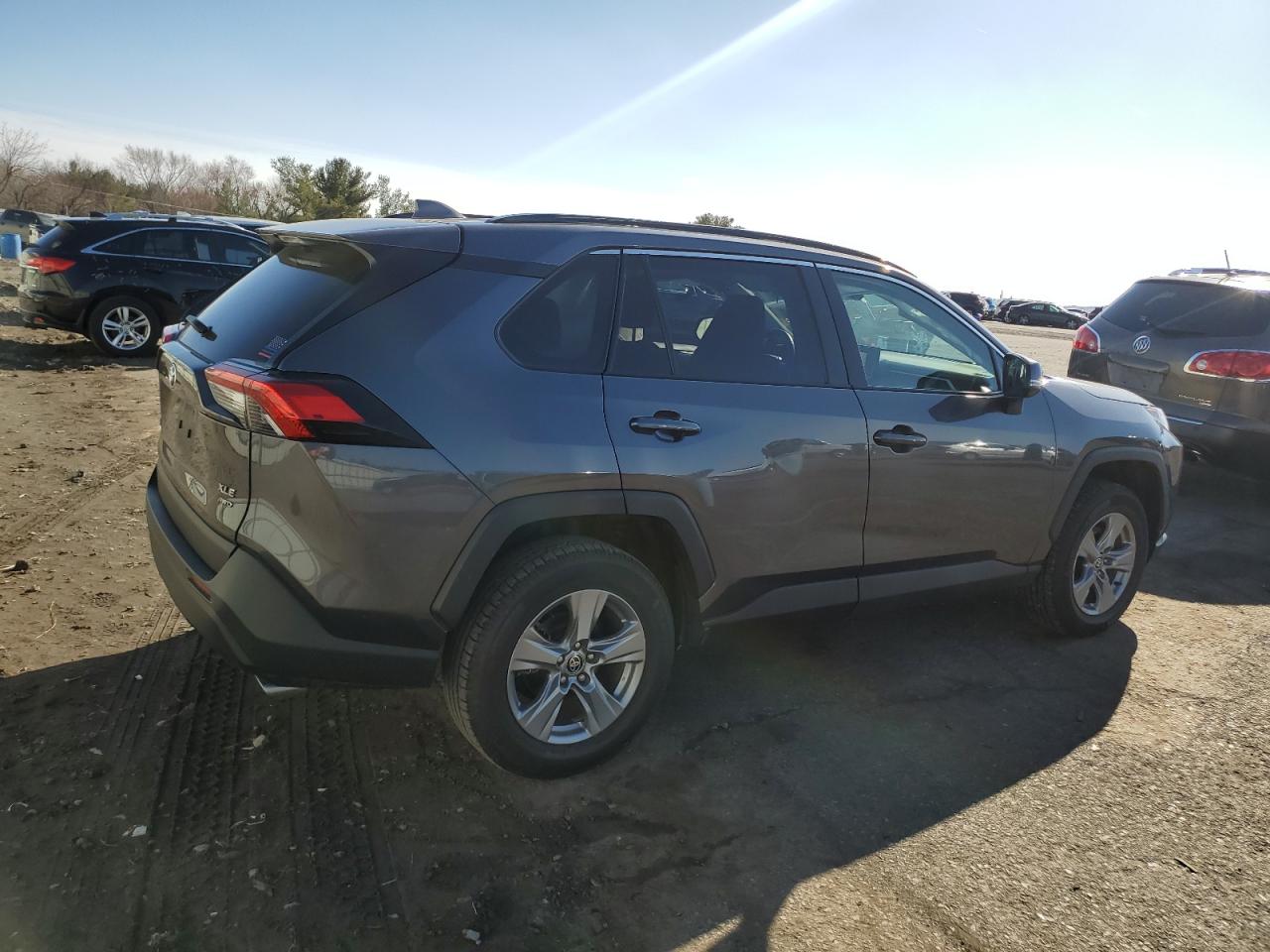 2022 TOYOTA RAV4 XLE VIN:2T3P1RFV6NC271037
