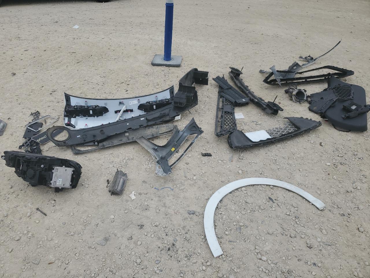 2022 GENESIS GV70 BASE VIN:KMUMADTBXNU050274