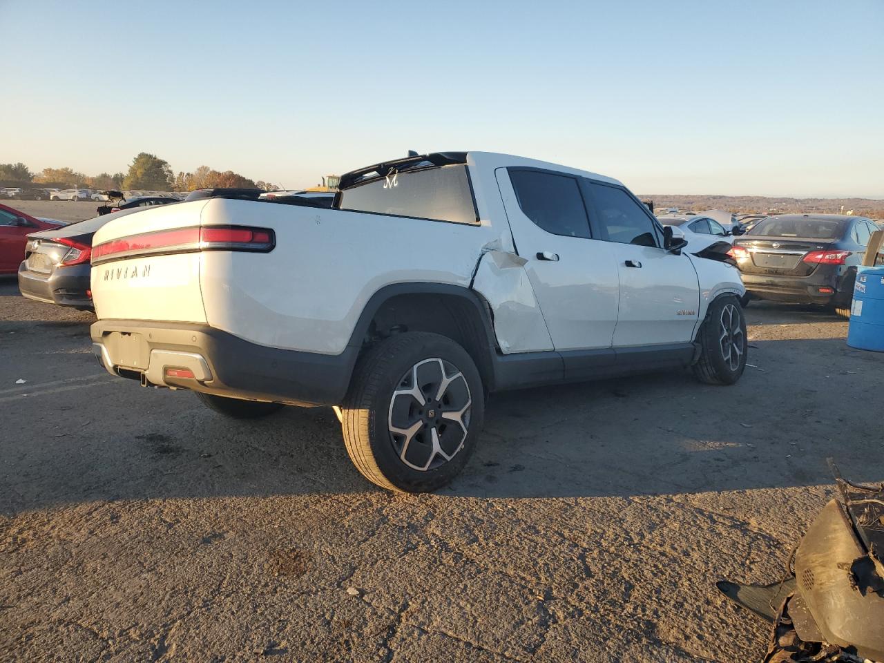 2023 RIVIAN R1T ADVENTURE VIN:7FCTGAAAXPN018017