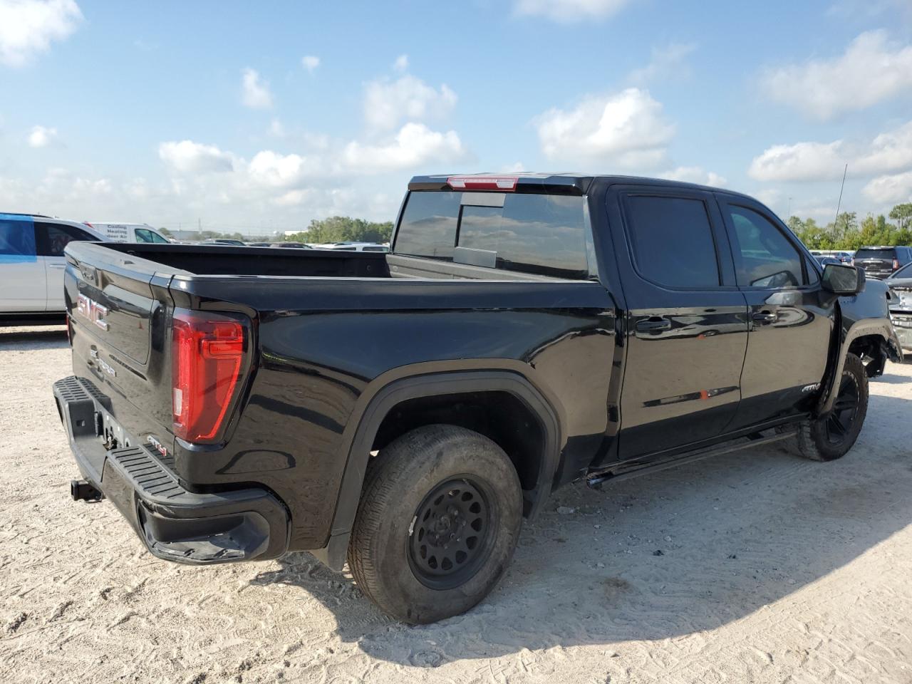 2022 GMC SIERRA K1500 AT4 VIN:1GTUUEET4NZ617992