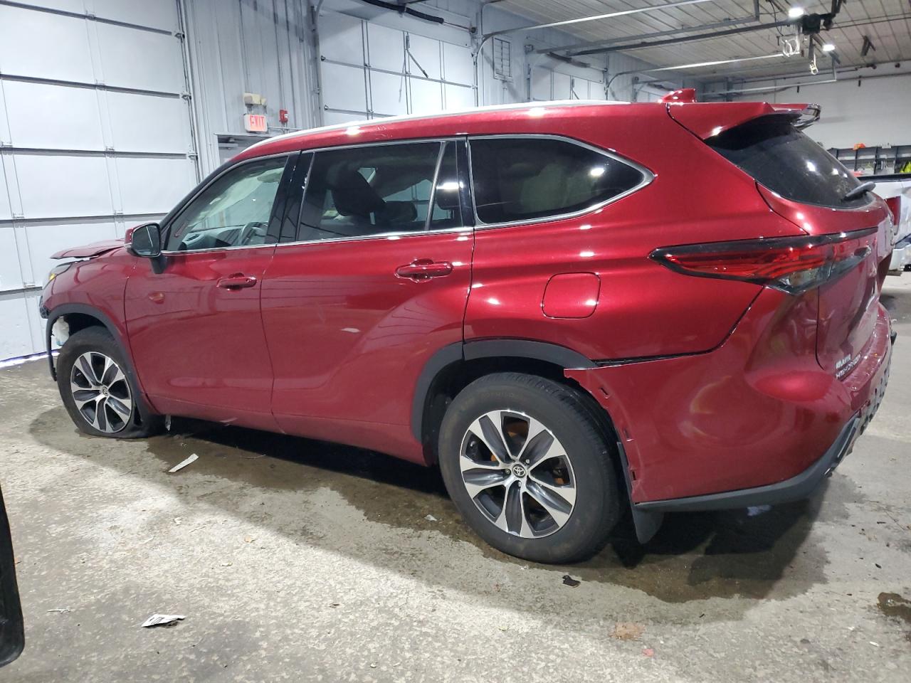 2022 TOYOTA HIGHLANDER XLE VIN:5TDGZRBH0NS591866