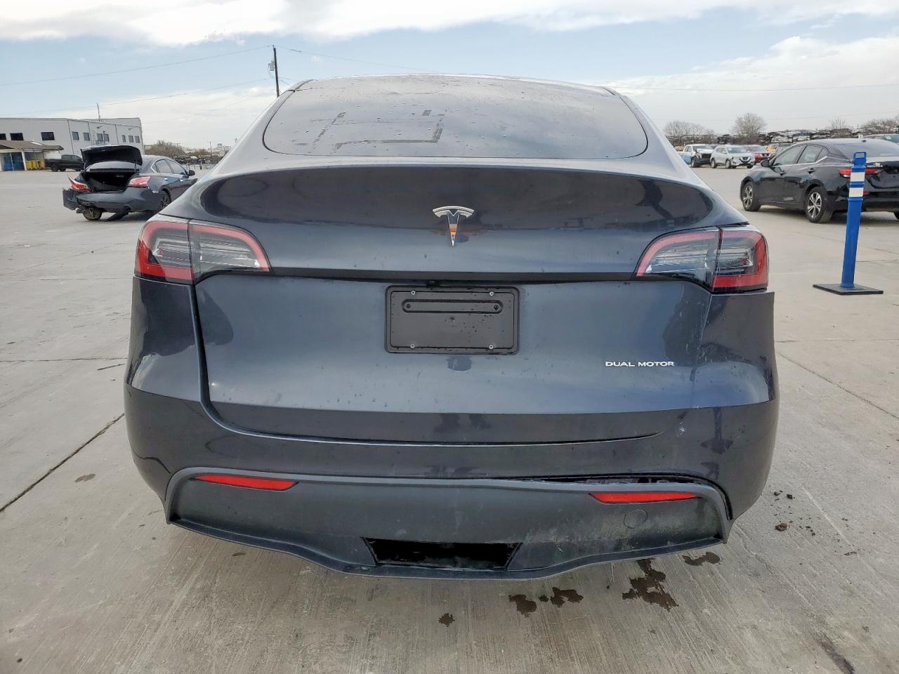 2024 TESLA MODEL Y  VIN:7SAYGDEE8RA304900