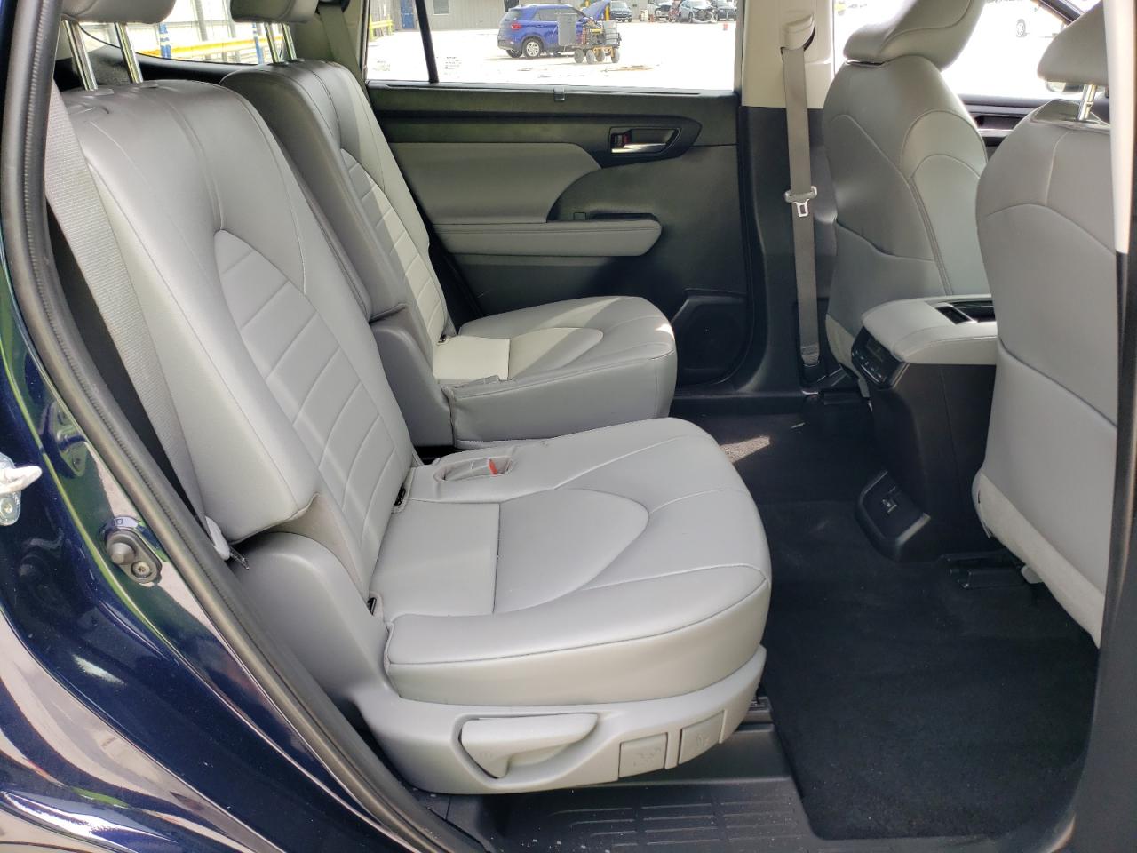 2022 TOYOTA HIGHLANDER XLE VIN:5TDGZRAHXNS094258