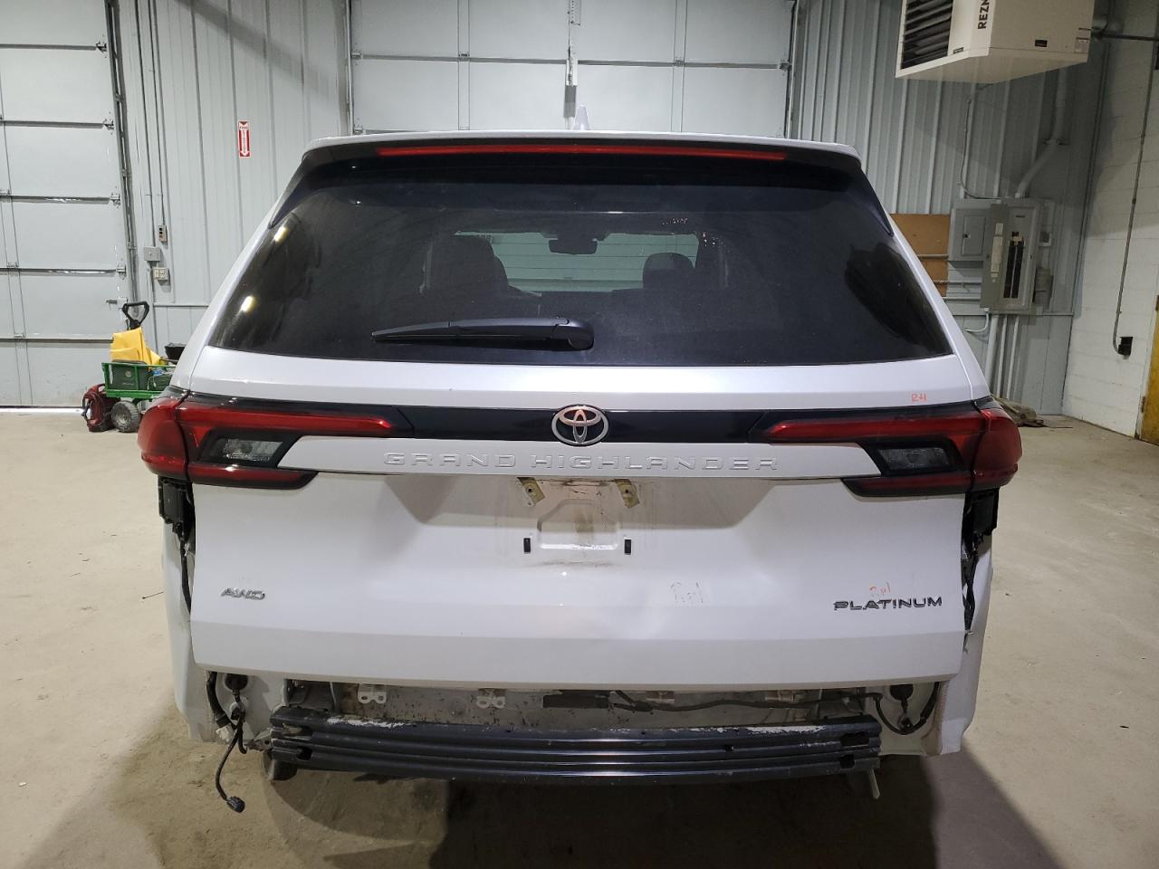 2024 TOYOTA GRAND HIGHLANDER XLE VIN:5TDAAAB55RS038673