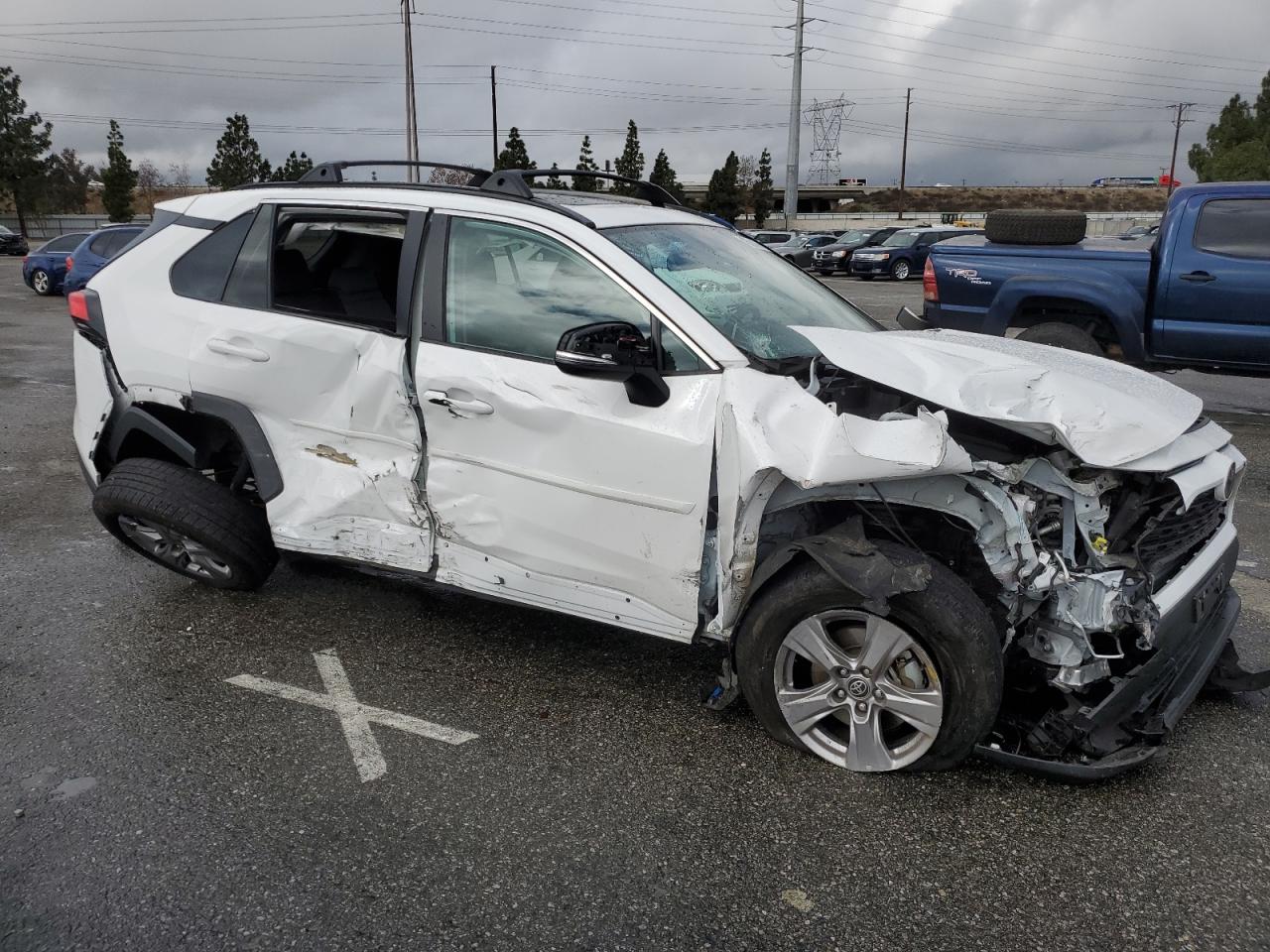 2023 TOYOTA RAV4 XLE VIN:2T3W1RFVXPC220879