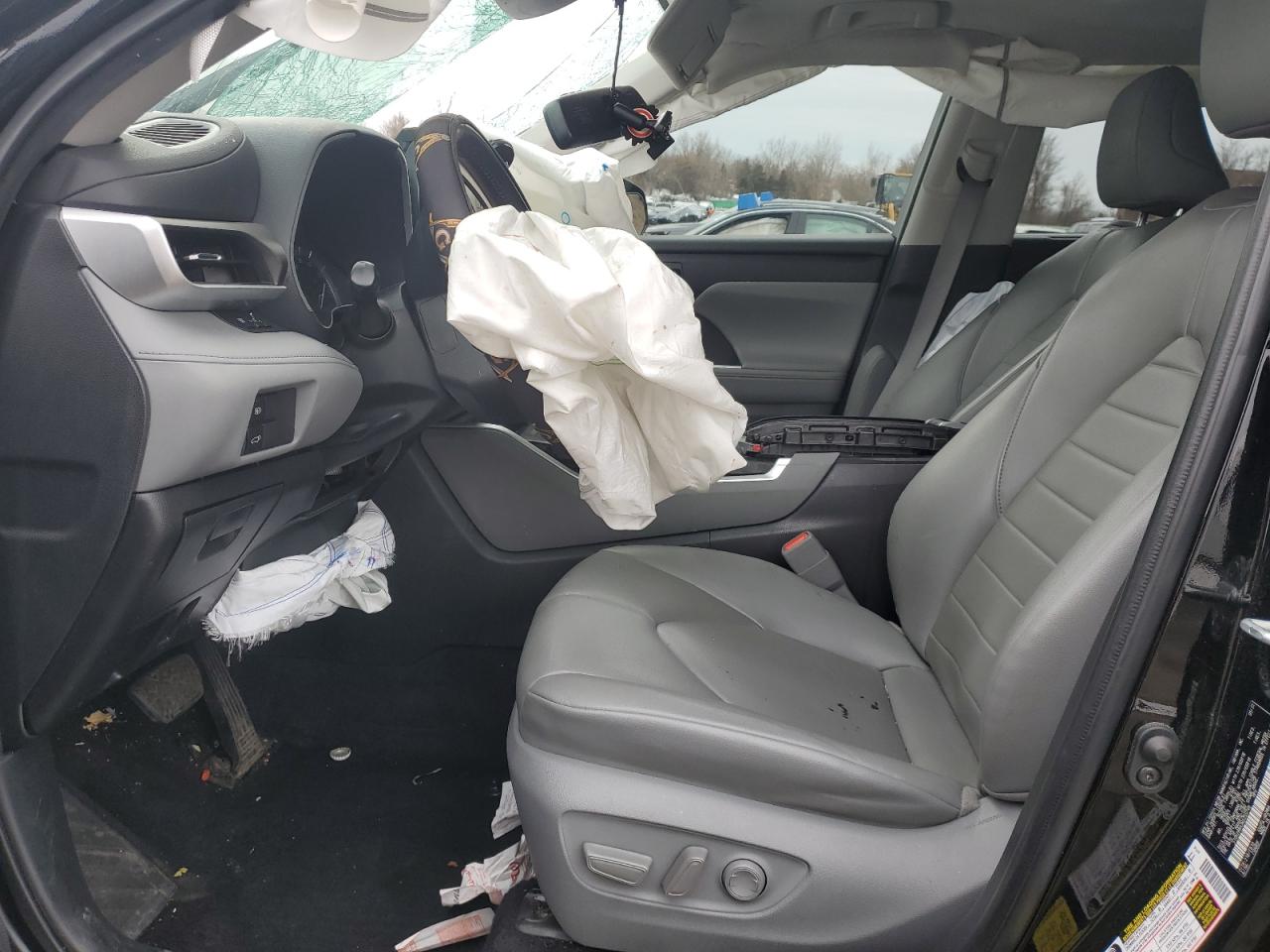 2022 TOYOTA HIGHLANDER XLE VIN:5TDHZRBH3NS255746