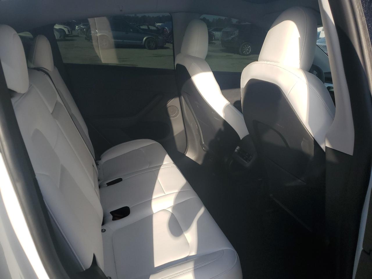 2024 TESLA MODEL Y  VIN:7SAYGDEE9RA268389