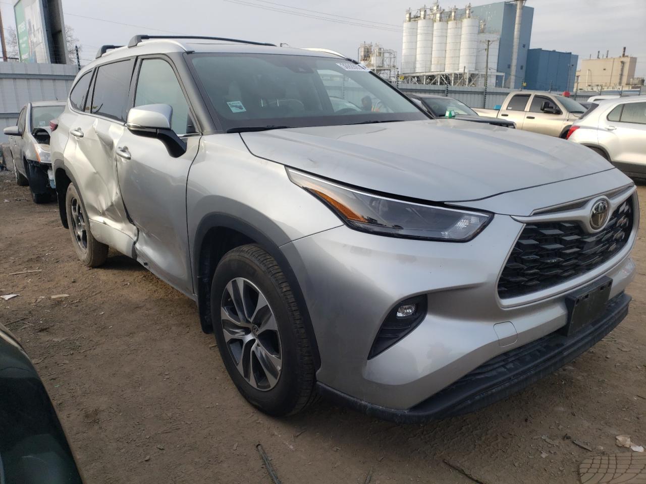 2022 TOYOTA HIGHLANDER XLE VIN:5TDHZRBH5NS581533