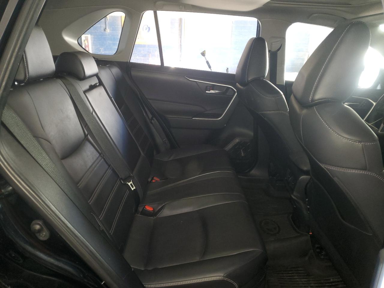 2022 TOYOTA RAV4 XLE PREMIUM VIN:JTMB6RFV8ND060641