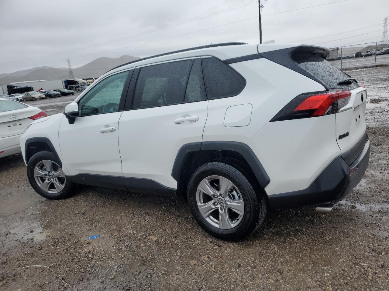 2023 TOYOTA RAV4 XLE VIN:2T3W1RFV0PW266817