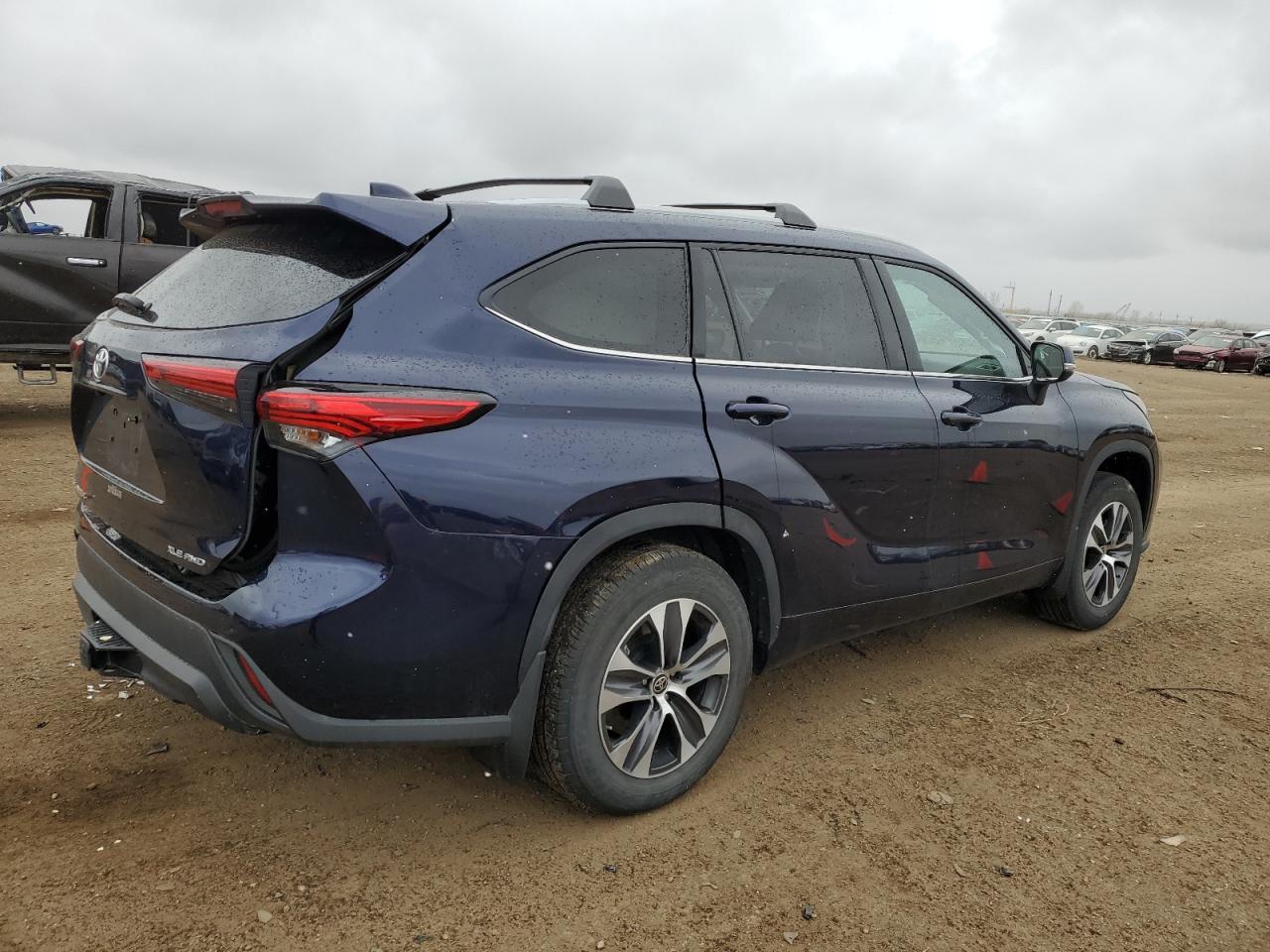 2022 TOYOTA HIGHLANDER XLE VIN:5TDHZRBH4NS596735