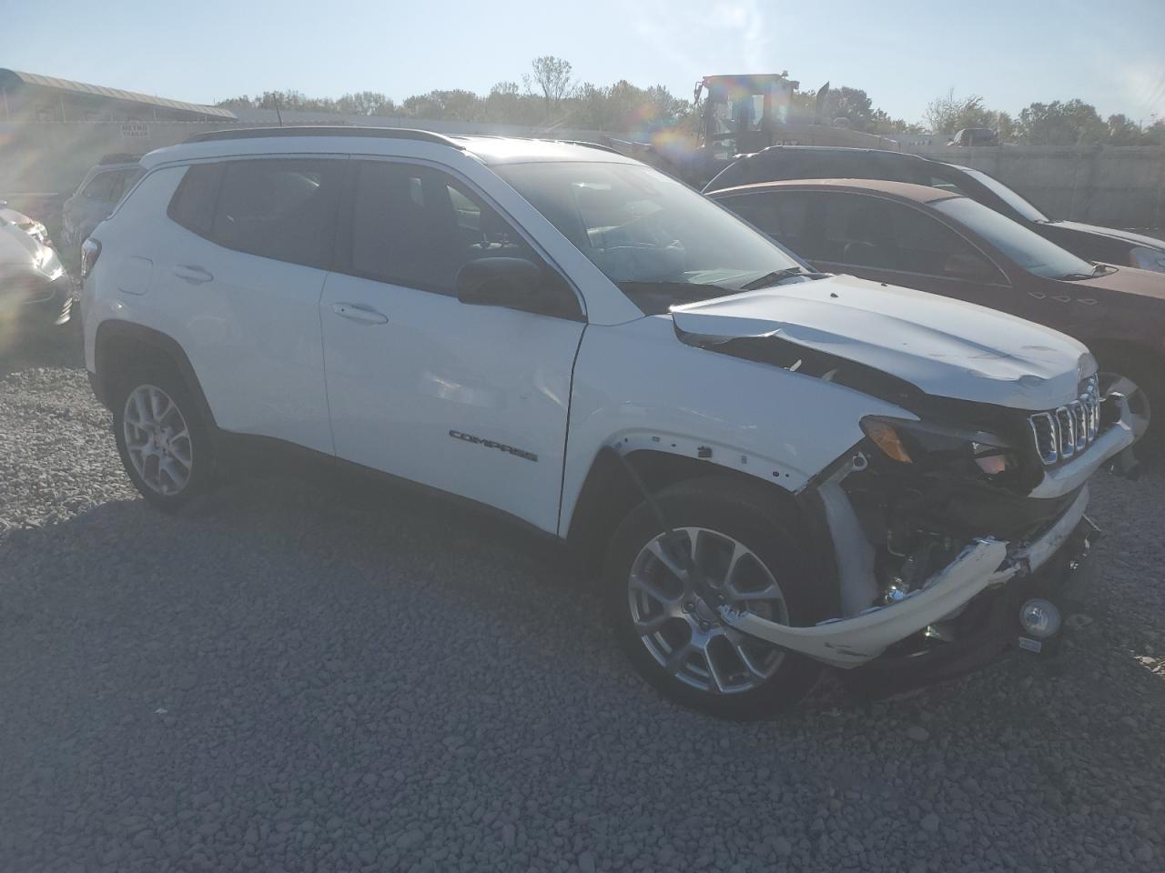 2024 JEEP COMPASS LATITUDE LUX VIN:3C4NJDFN0RT101200
