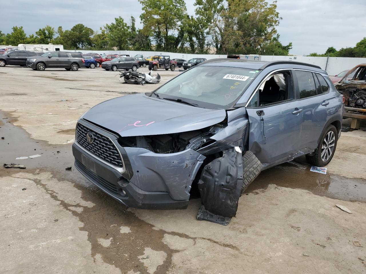 2022 TOYOTA COROLLA CROSS XLE VIN:7MUDAABG5NV013898