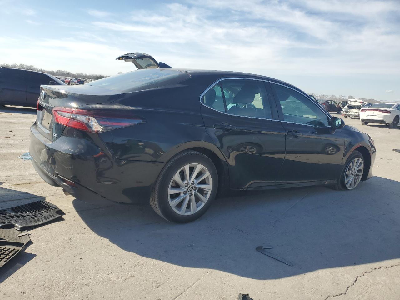 2022 TOYOTA CAMRY LE VIN:4T1C11AK0NU685936