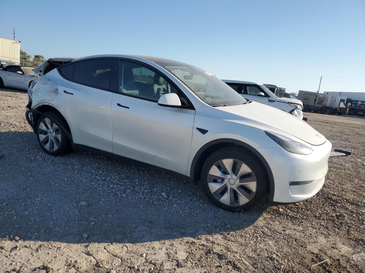 2024 TESLA MODEL Y  VIN:7SAYGDEEXRA251147