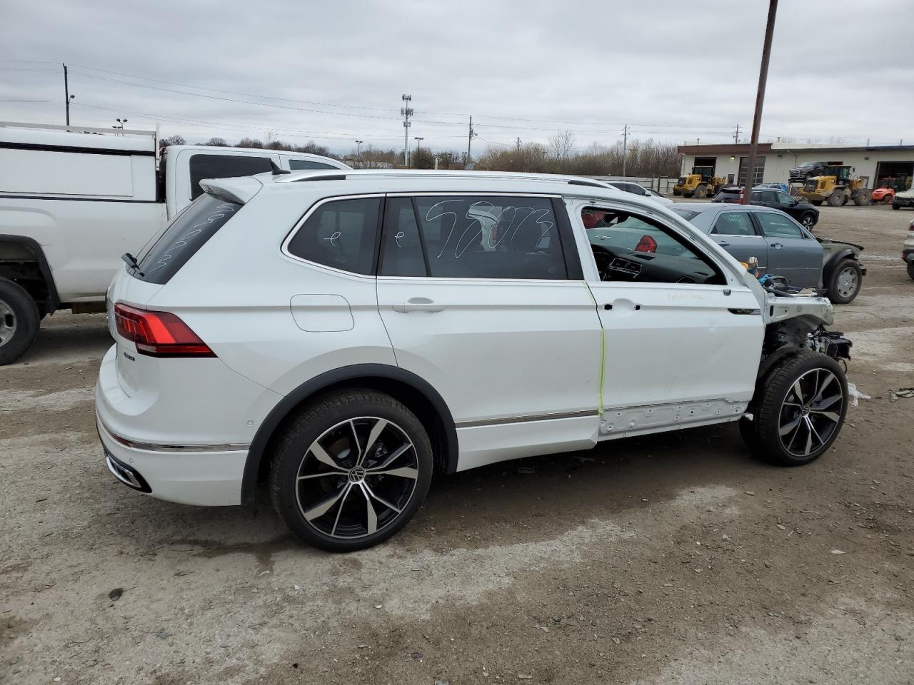 2023 VOLKSWAGEN TIGUAN SEL R-LINE BLACK VIN:3VV4B7AX4PM120246