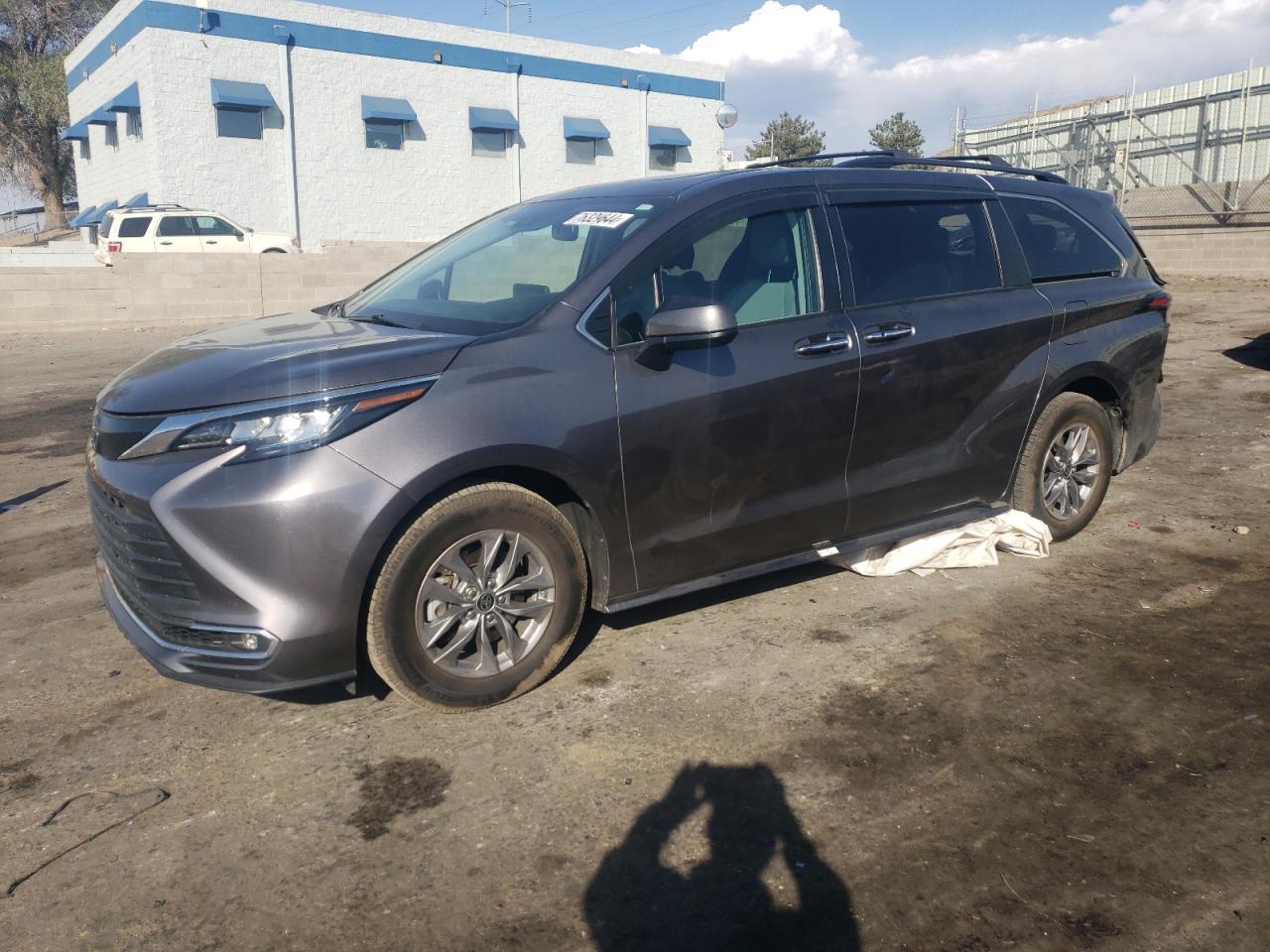 2022 TOYOTA SIENNA XLE VIN:5TDYRKEC6NS087673