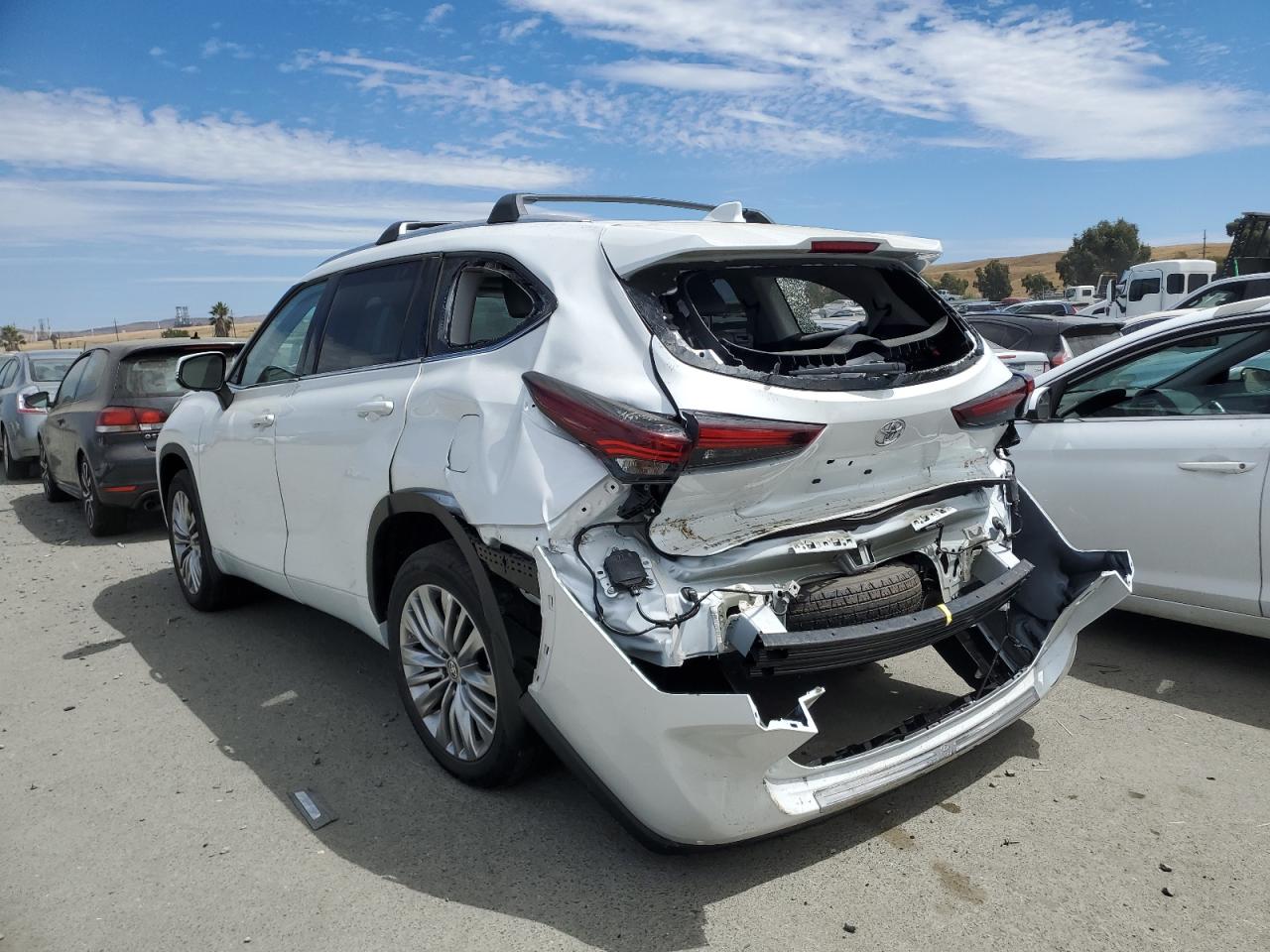 2024 TOYOTA HIGHLANDER LE VIN:5TDKDRBH4RS538618