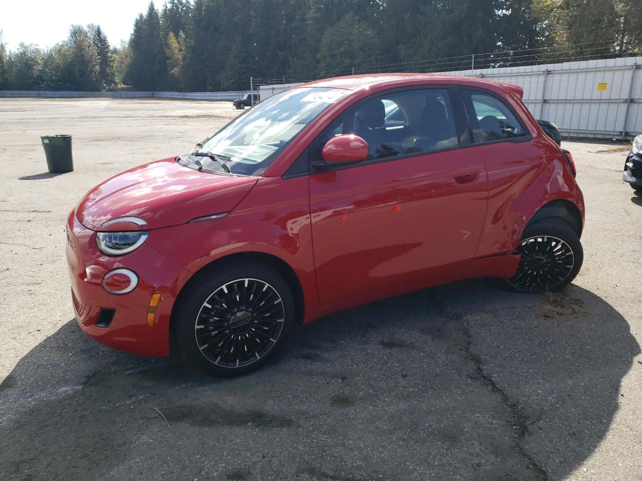 2024 FIAT 500 E RED VIN:ZFAFFAA44RX204389