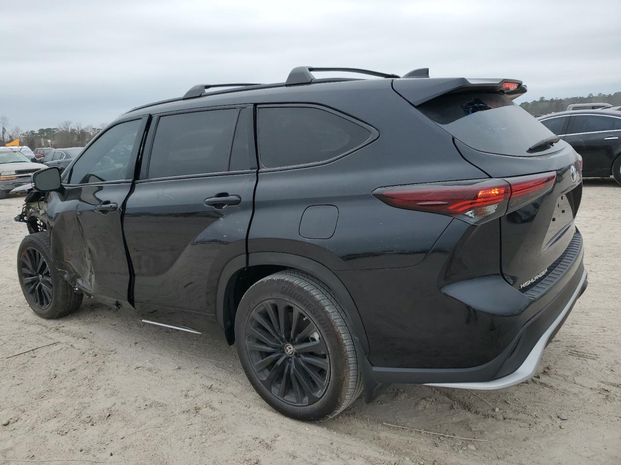 2024 TOYOTA HIGHLANDER LE VIN:5TDKDRAH4RS529886