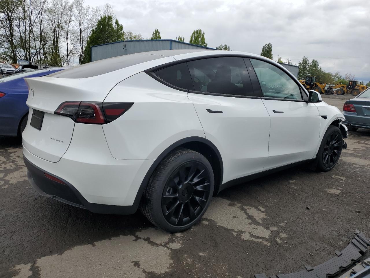 2024 TESLA MODEL Y  VIN:7SAYGAEE6RF985642