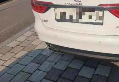 2016 Jaguar XF VIN: