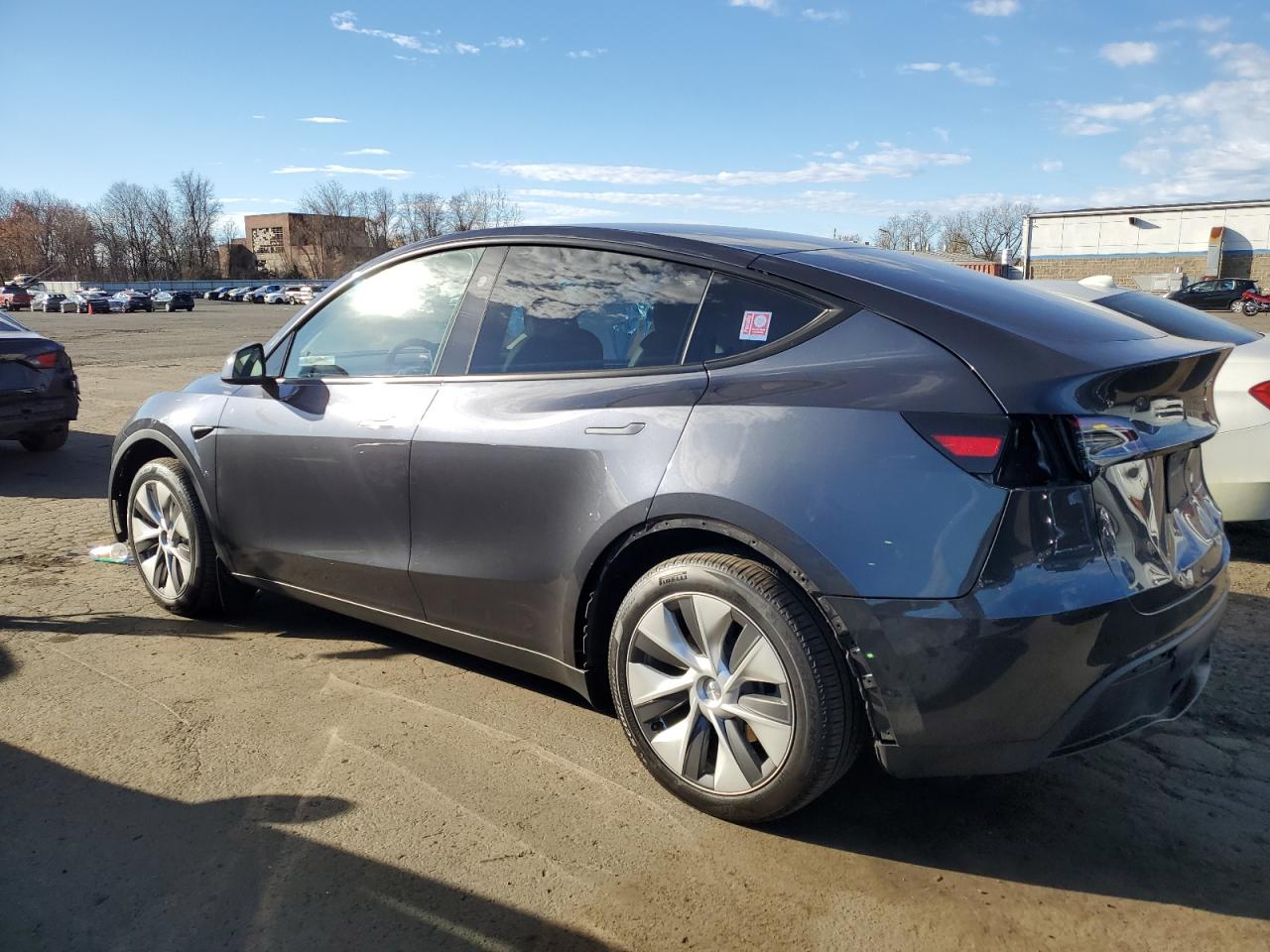 2024 TESLA MODEL Y  VIN:7SAYGDEE2RA232477