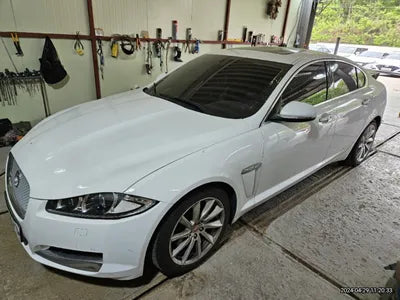 2015 Jaguar XF VIN:
