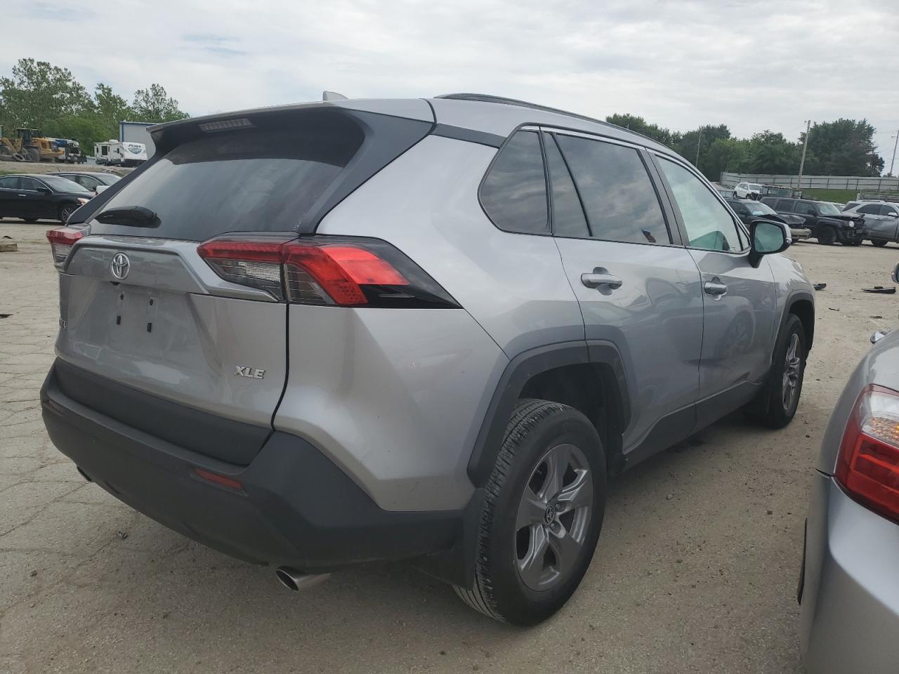 2022 TOYOTA RAV4 XLE VIN:2T3W1RFV8NC202202