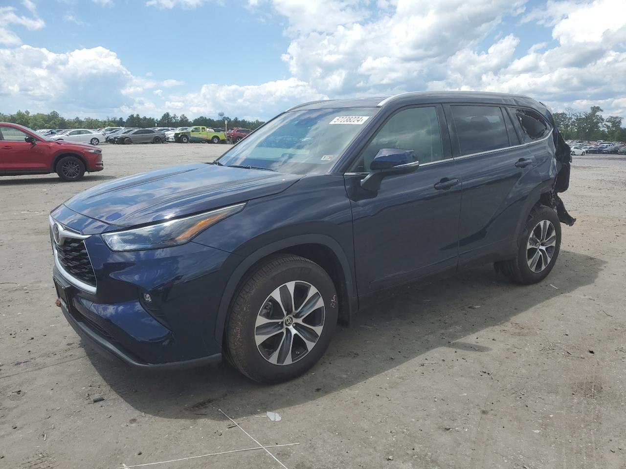 2022 TOYOTA HIGHLANDER XLE VIN:5TDGZRBH3NS581929