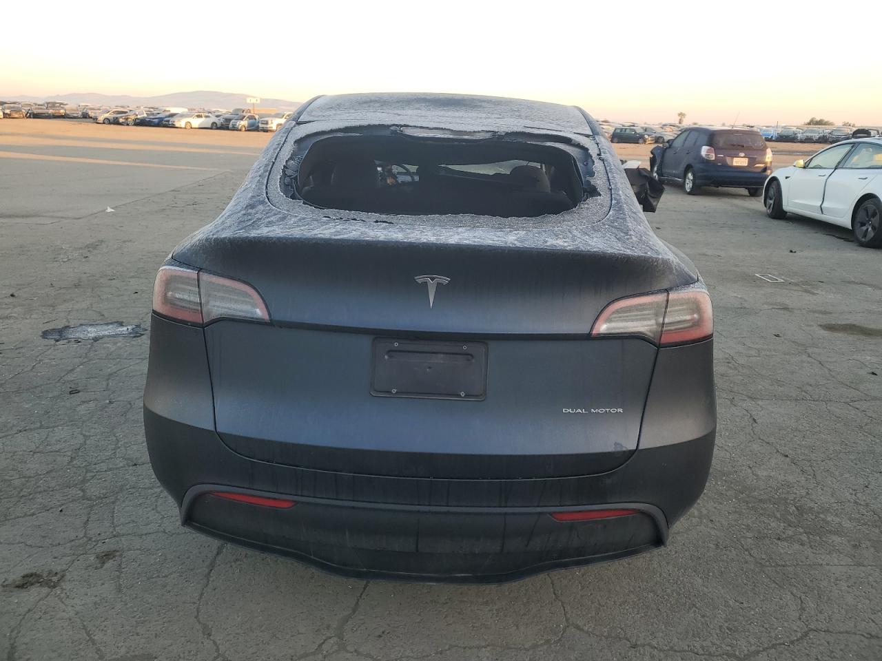 2024 TESLA MODEL Y  VIN:7SAYGDEE4RA223599