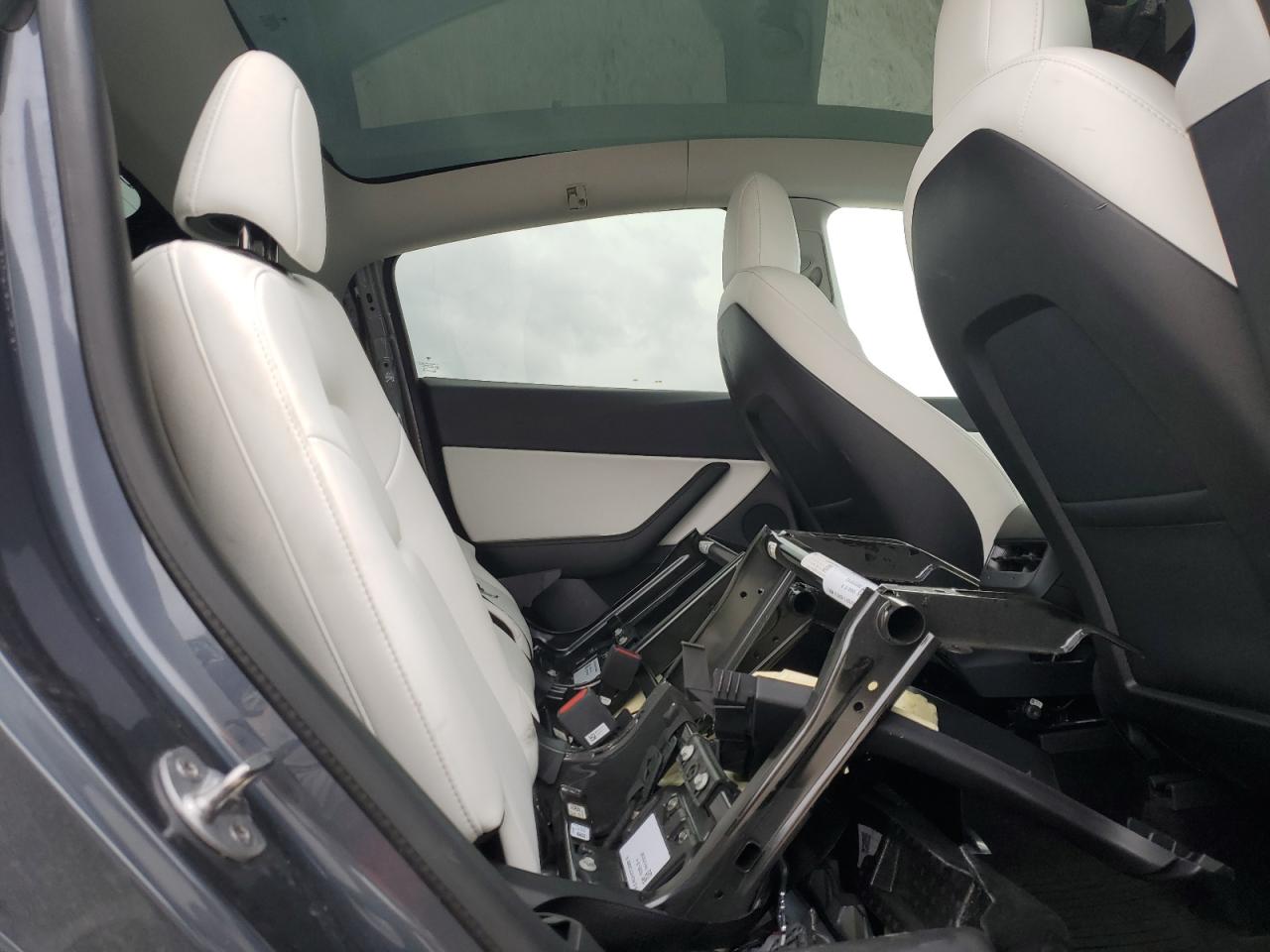 2022 TESLA MODEL Y  VIN:7SAYGDEE1NF315198