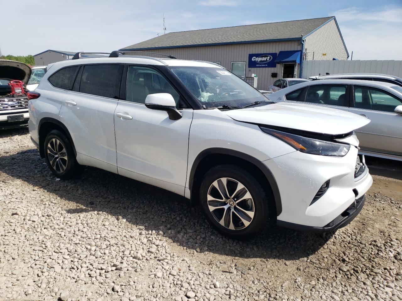 2022 TOYOTA HIGHLANDER XLE VIN:5TDGZRBH7NS576913