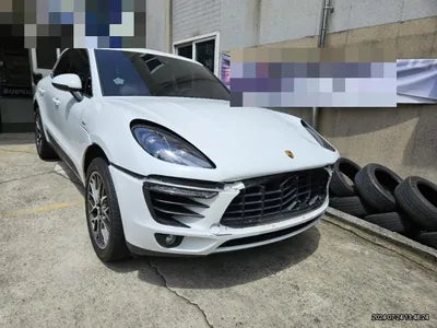 2016 Porsche Macan VIN: