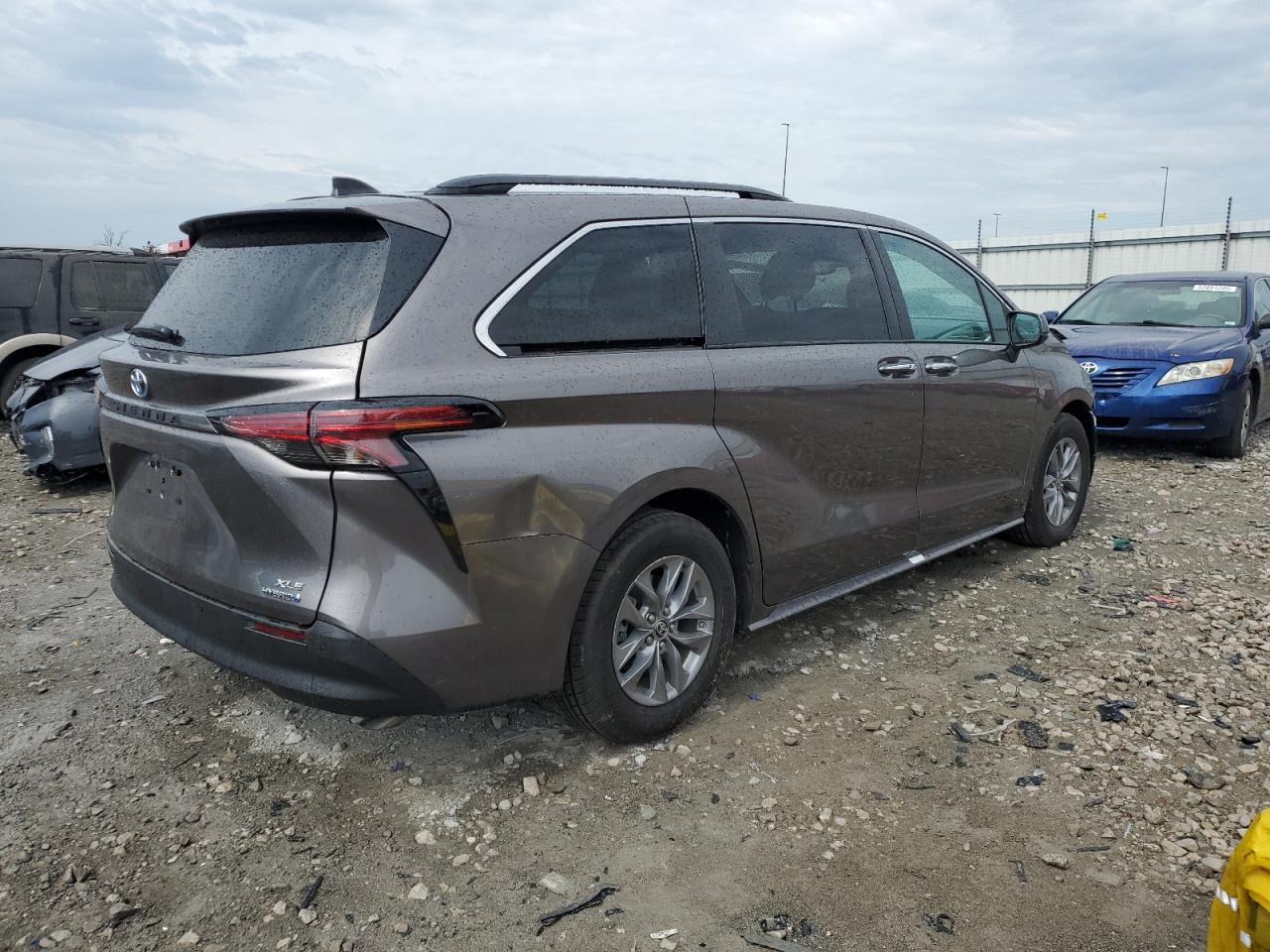 2022 TOYOTA SIENNA XLE VIN:5TDJSKFC5NS062123