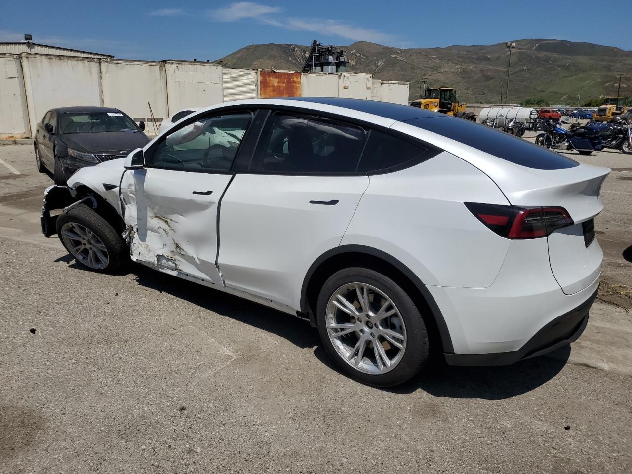 2023 TESLA MODEL Y  VIN:7SAYGDEE3PA124379