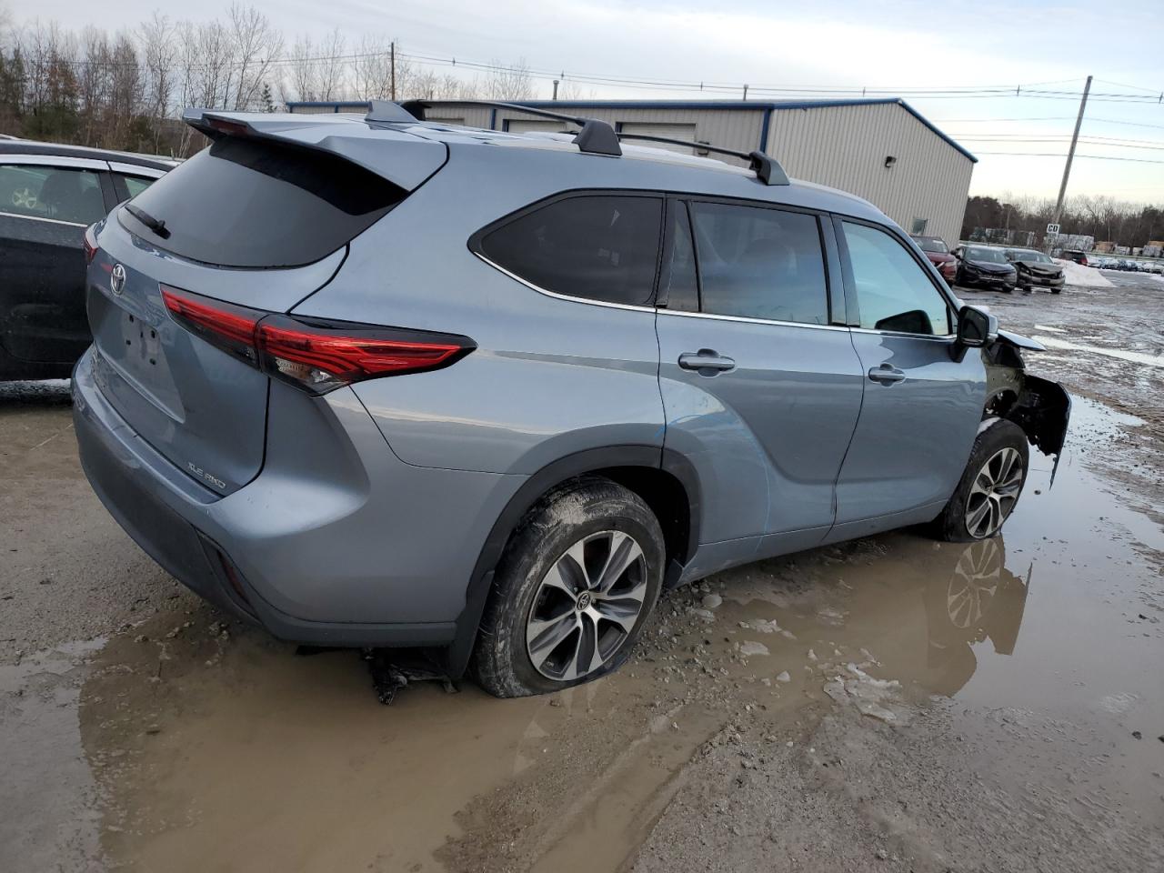 2022 TOYOTA HIGHLANDER XLE VIN:5TDGZRBH7NS183414